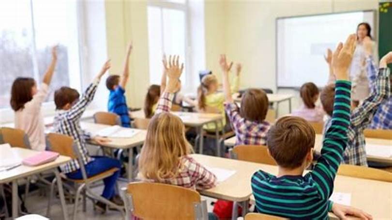 lớp học đ&ocirc;ng người